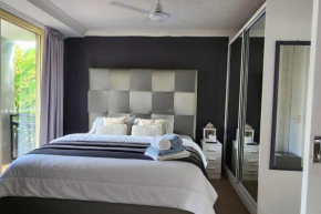 3 BLOCKS to SURFERS PARADISE BEACH